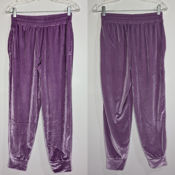 ✨3/$15 Fabletics purple velvet jogger pant XS - Picture 1 of 8